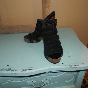 Vince Camuto Strappy Cork Suede Heels Pruell Black Size 8
